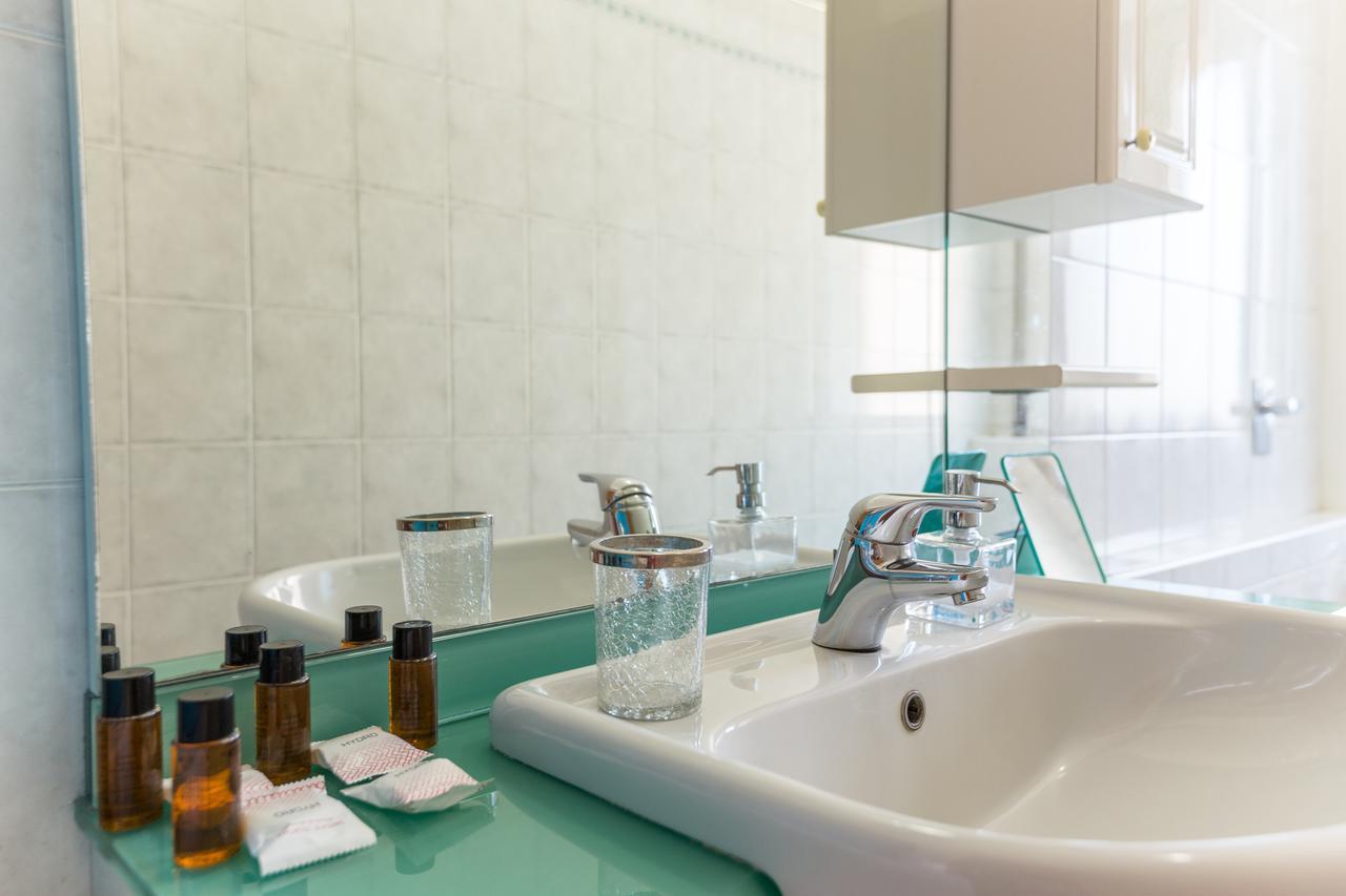Linate Airport Apartment Милан Экстерьер фото